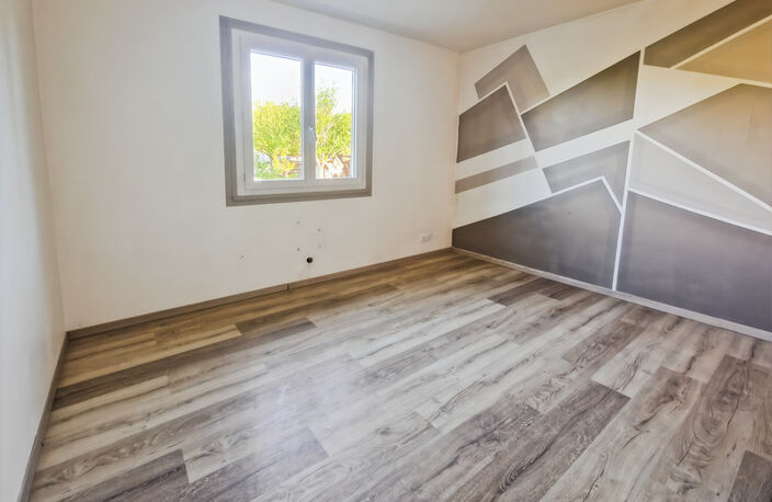 Maison à vendre 5 pièces proche de SAINT JEAN D'ANGELY (17)- 108 m² habitables- jardin- garage- piscine — photo 4
