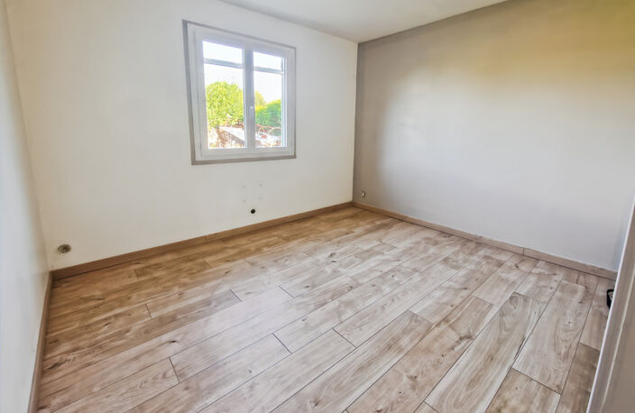 Maison à vendre 5 pièces proche de SAINT JEAN D'ANGELY (17)- 108 m² habitables- jardin- garage- piscine — photo 5