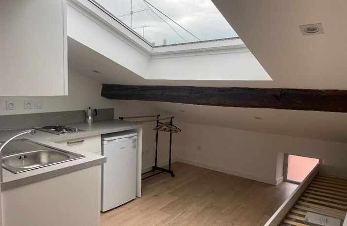 En plein coeur de la ville, studio mansardé entièrement neuf — photo 2