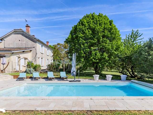 Maison en pierre de 5 pièces principales — photo du bien