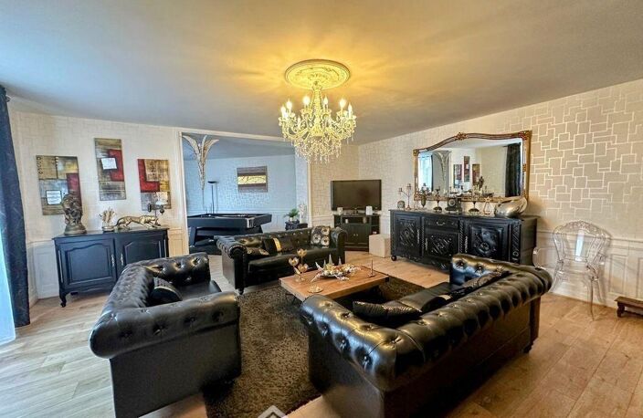 Maison de ville - 220m² - vihiers — photo 2