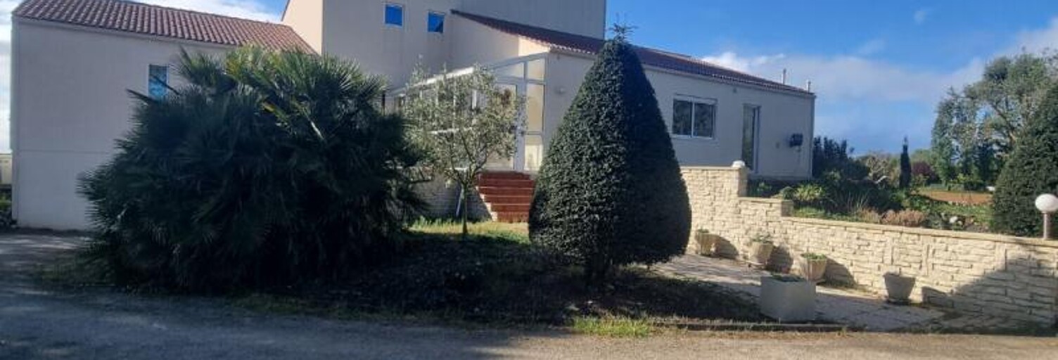 Maison 10 Pièces 307 m² à vendre à La Jonchère (85540)