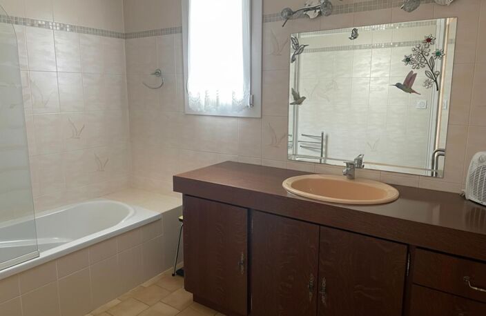 Maison Saint Genis Des Fontaines 4 pièce(s) 90 m2 — photo 2