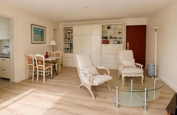STUDIO -ENTRE CASINO ET HOTEL HERMITAGE- BALCON 10 M2 SANS VIS A VIS - ASC — photo 2