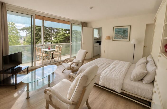 STUDIO -ENTRE CASINO ET HOTEL HERMITAGE- BALCON 10 M2 SANS VIS A VIS - ASC — photo 3