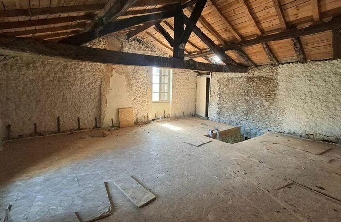 Maison à rénover avec étage et grenier aménageable, centre bourg de Saint-Christoly-de-Blaye (33920) — photo 4