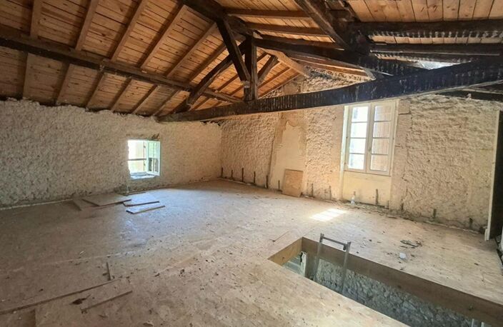 Maison à rénover avec étage et grenier aménageable, centre bourg de Saint-Christoly-de-Blaye (33920) — photo 5