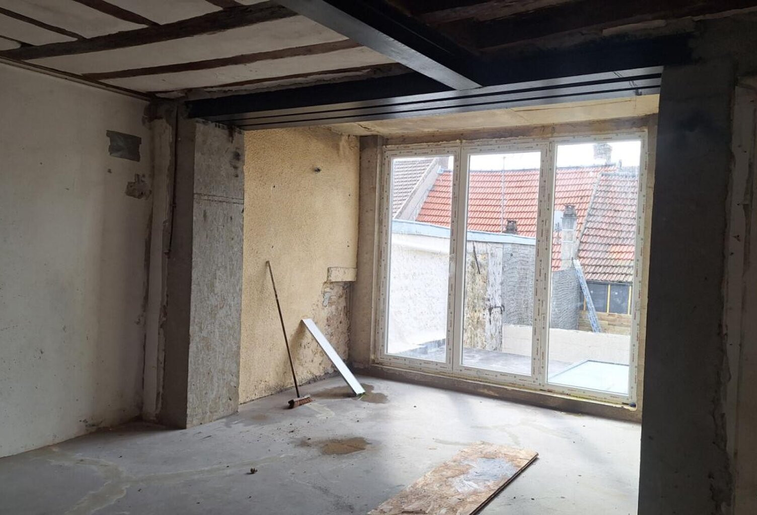 Appartement  1 pièce(s) 31 m2 au 1er étage A Rénover — photo 1