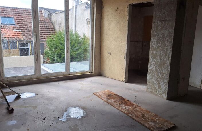 Appartement  1 pièce(s) 31 m2 au 1er étage A Rénover — photo 2
