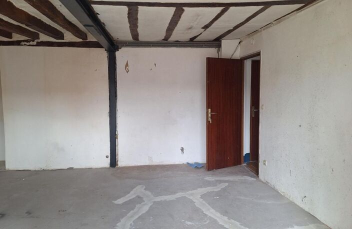 Appartement  1 pièce(s) 31 m2 au 1er étage A Rénover — photo 3