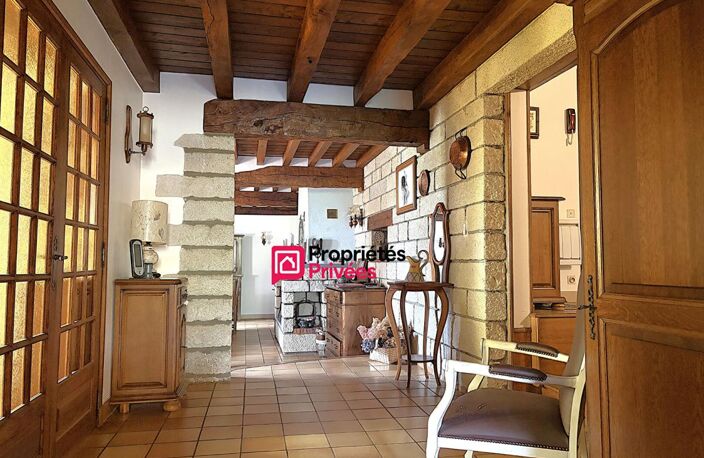 Maison T6 de caractère en pierre  proche  de Manzat 63410 de 164m² . Terrain 3040m² à vendre — photo 5