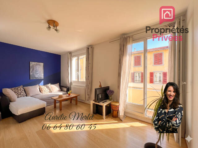 Appartement T2 avec balcon, parking et caves — photo du bien
