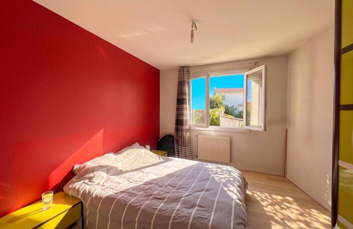 Appartement T2 avec balcon, parking et caves — photo 2