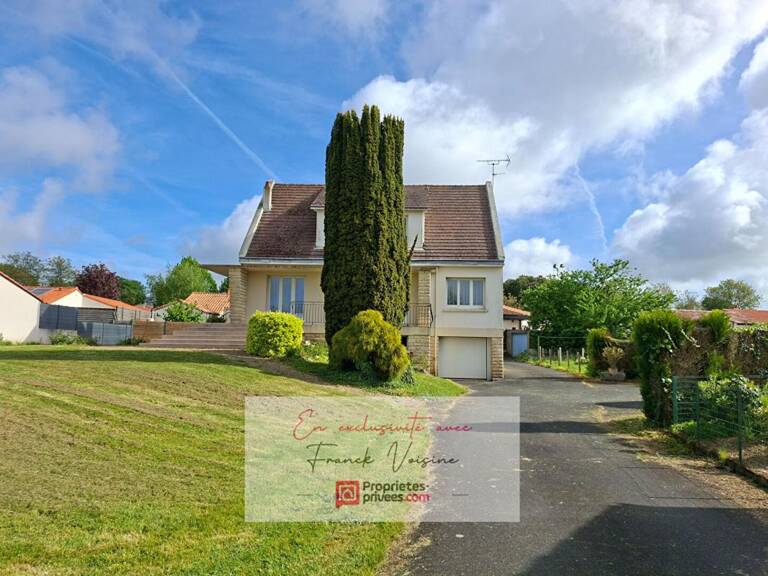 A VENDRE en exclusivité aux Herbiers, Maison de 140 m2 avec 4 Chambres et 1 bureau sur un terrain de 1062 m2 — photo 1