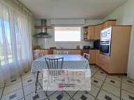 A VENDRE en Exclusivité aux Herbiers, Maison de 140 m2 avec 4 Chambres et 1 bureau sur un terrain constructible de 1700 m2 env — photo 3
