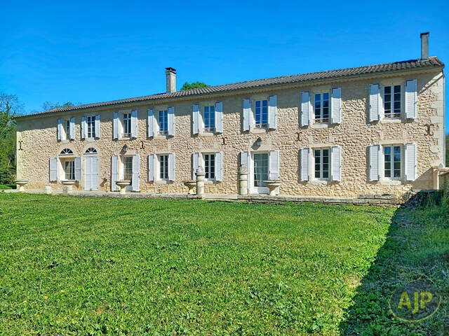 Magnifique propriété en pierre avec parc arboré sur 9000 m² ! — photo du bien