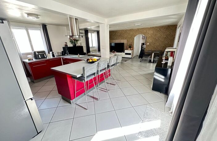 Maison individuelle de plain-pied  120 m²  Piscine Quartier recherché  Miramas — photo 2