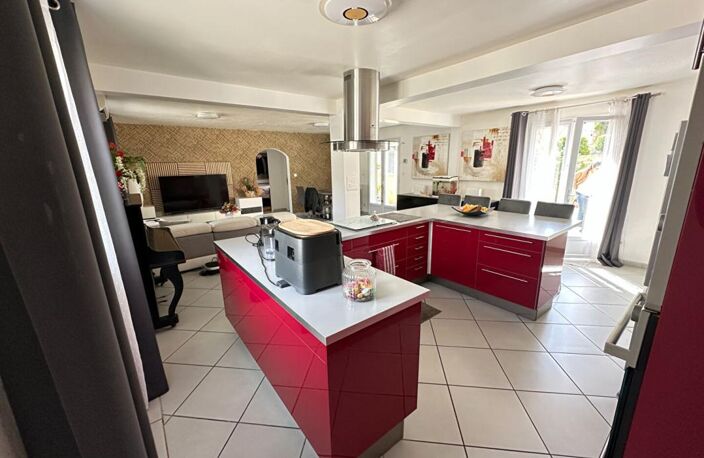 Maison individuelle de plain-pied  120 m²  Piscine Quartier recherché  Miramas — photo 3