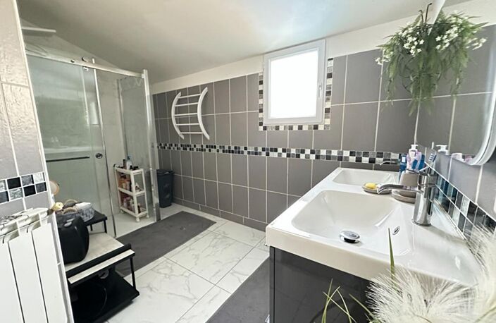 Maison individuelle de plain-pied  120 m²  Piscine Quartier recherché  Miramas — photo 4