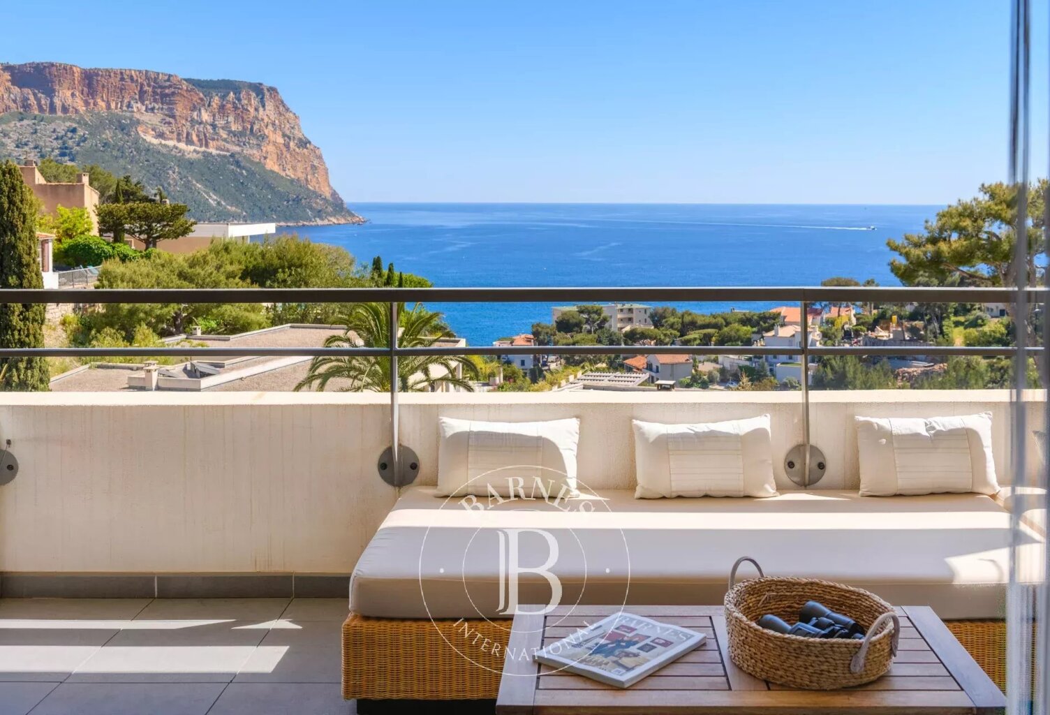 VENTE - CASSIS - APPARTEMENT  - VUE MER PANORAMIQUE - 2 CHAMBRES — photo 1