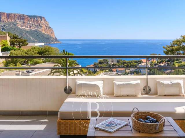 VENTE - CASSIS - APPARTEMENT  - VUE MER PANORAMIQUE - 2 CHAMBRES — photo du bien