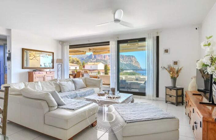 VENTE - CASSIS - APPARTEMENT  - VUE MER PANORAMIQUE - 2 CHAMBRES — photo 5