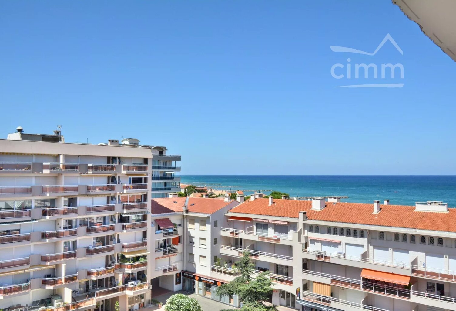 VENTE - SAINT CYPRIEN PLAGE - AU PORT - BEL APPARTEMENT RENOVE A — photo 1