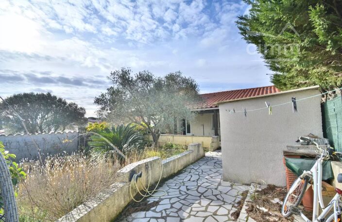 A VENDRE - VILLA TRAVERSANTE - PLAIN PIED - 3 PIECES - GARAGE - — photo 3