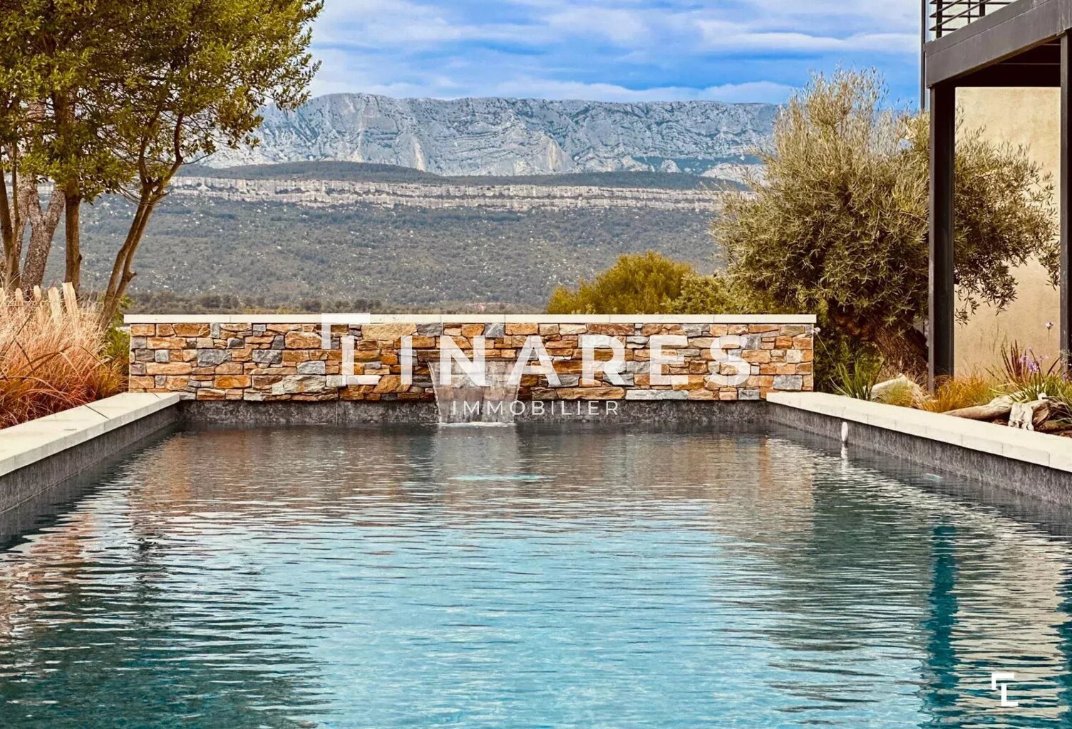 DESIGN & VIEW - Villa T7 de 250m2 - Vue Sainte Victoire - Terrai — photo 1