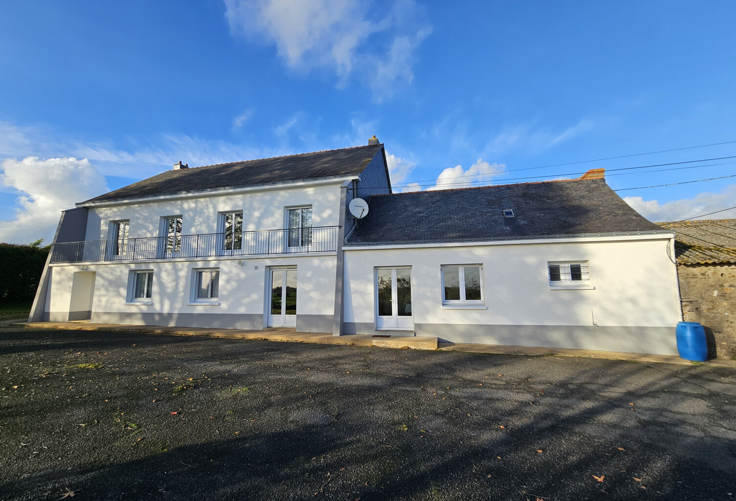 Grande maison familiale avec dépendances à Mésanger, au calm — photo 1