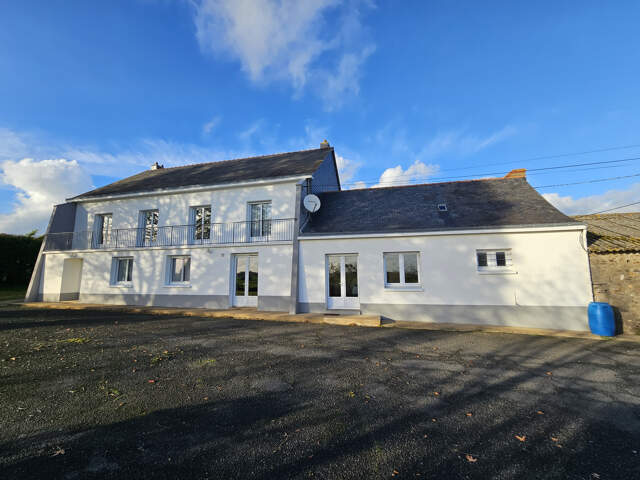 Grande maison familiale avec dépendances à Mésanger, au calm — photo du bien