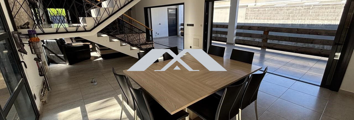 Maison 8 Pièces 229 m² à vendre à Saint-Pierre (97410)