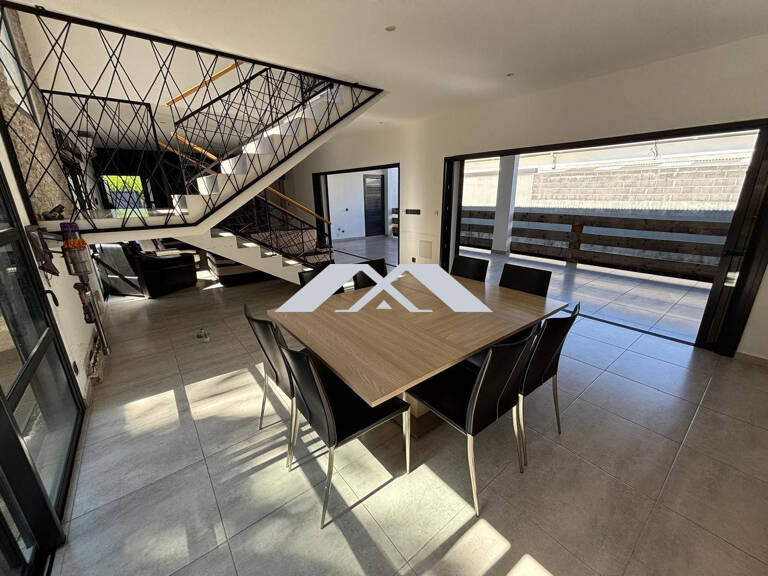 VILLA F8 CONTEMPORAINE DE STANDING BASSIN PLAT — photo 1