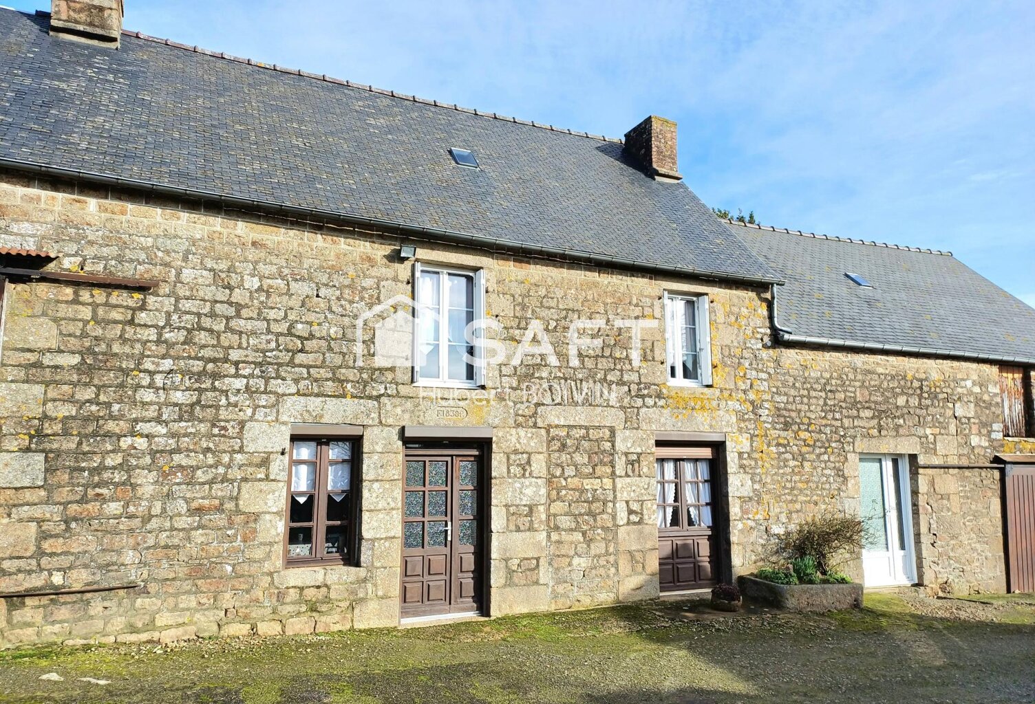 BAISSE DE PRIX ! A seulement 15 mn de Fougères et 10 mn de Louvigné du Désert...En plein de ce petit bourg...à découvrir rapidement ! — photo 1