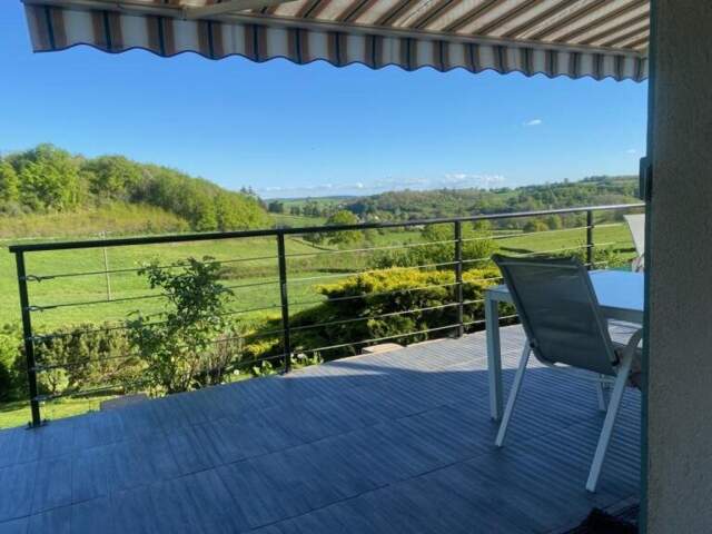 Maison T4+1 dans une impasse au calme avec accès de plain-pied possible, terrasse avec magnifique panorama campagnard — photo du bien