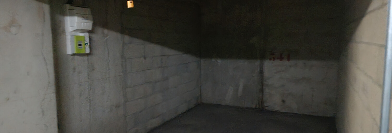 Garage  16 m² à louer à Marseille 8 (13008)