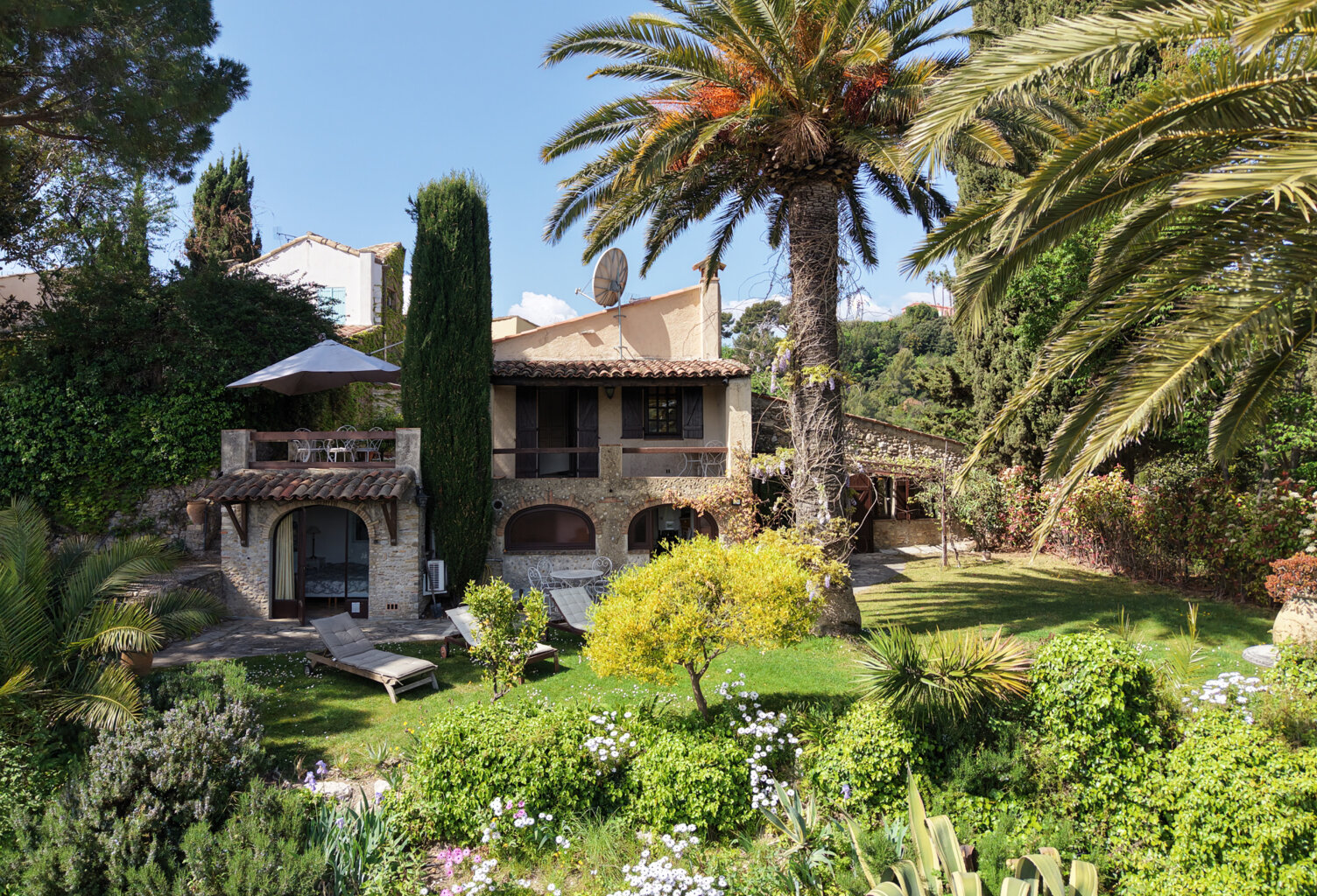Haut de Cagnes mas authentique terrain garage vue mer — photo 1