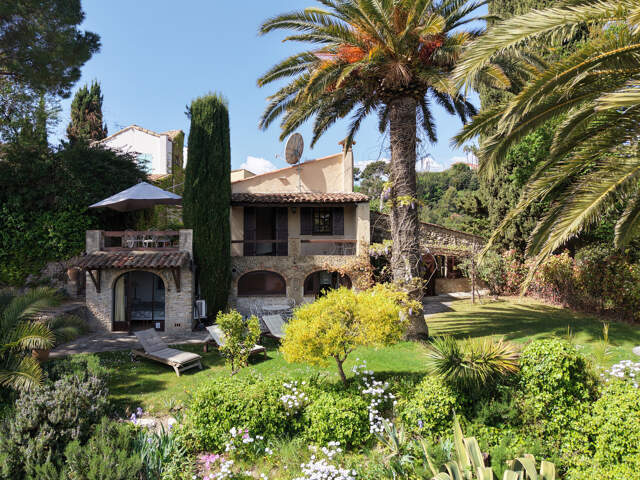 Haut de Cagnes mas authentique terrain garage vue mer — photo du bien