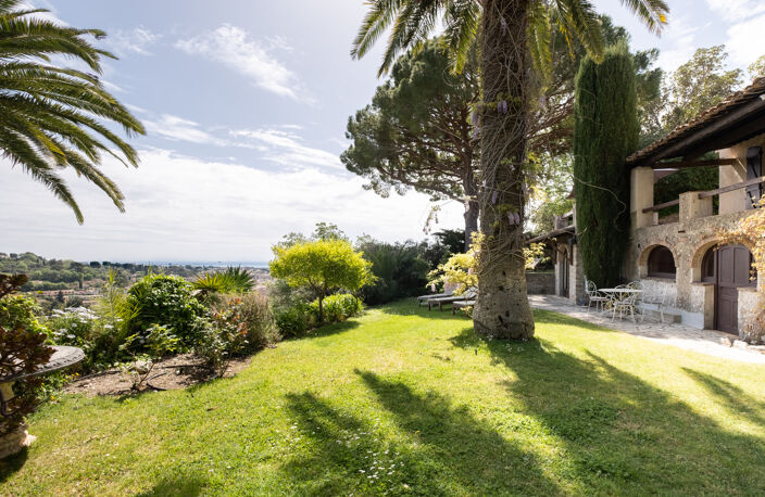 Haut de Cagnes mas authentique terrain garage vue mer — photo 2