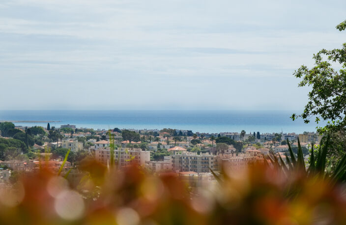 Haut de Cagnes mas authentique terrain garage vue mer — photo 3
