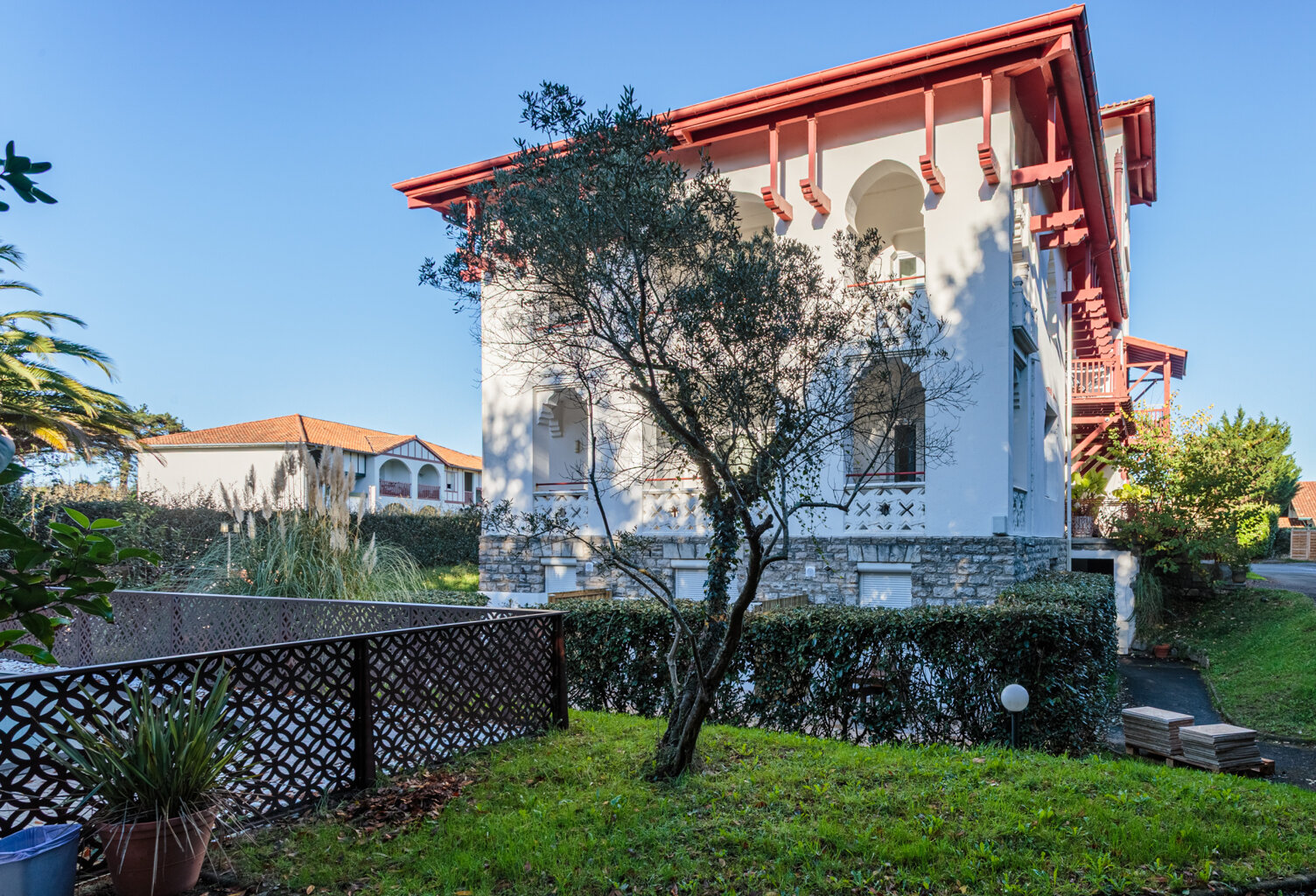 Saint-Jean-de-Luz-dans une villa néo-basque   investissement — photo 1