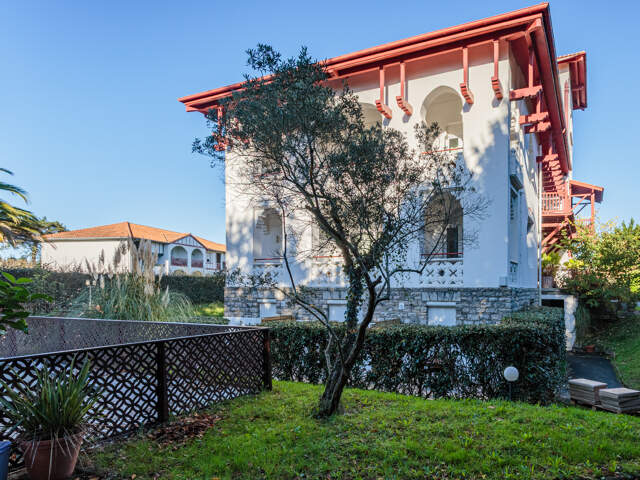 Saint-Jean-de-Luz-dans une villa néo-basque   investissement — photo du bien