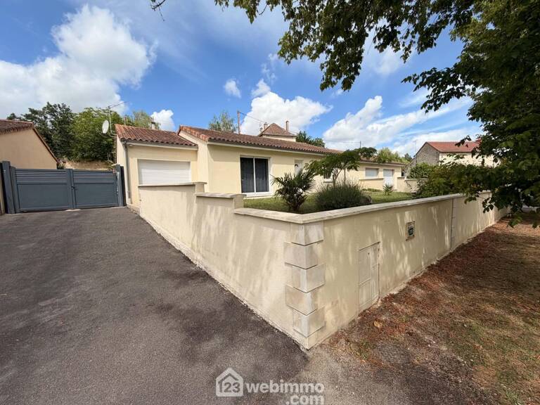 Maison - 145m² - Dangé-Saint-Romain — photo 1