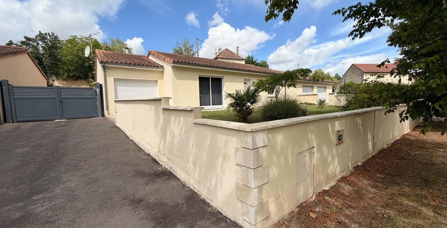 Maison - 145m² - Dangé-Saint-Romain — photo 1