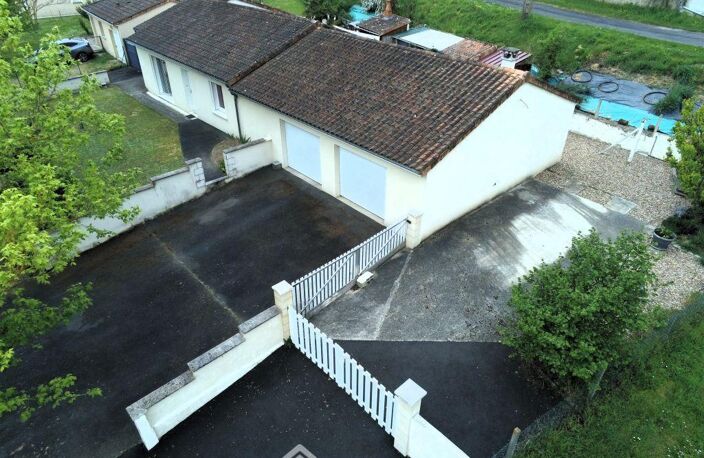 Maison - 145m² - Dangé-Saint-Romain — photo 2