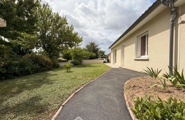 Maison - 145m² - Dangé-Saint-Romain — photo 3