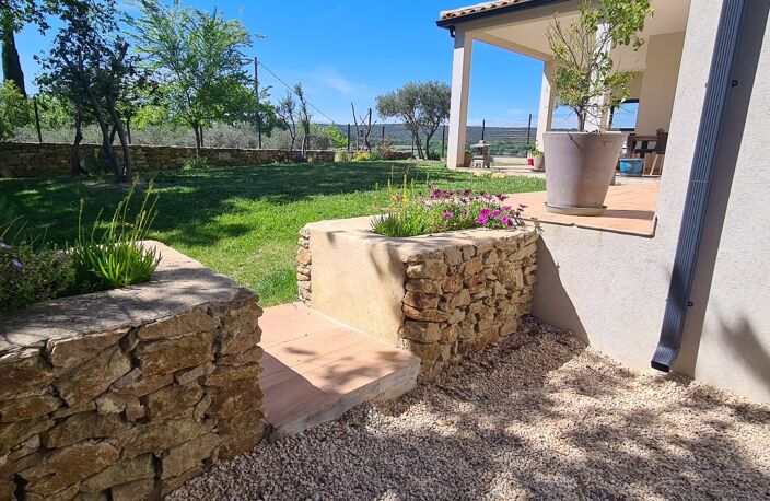 Villa — photo 2