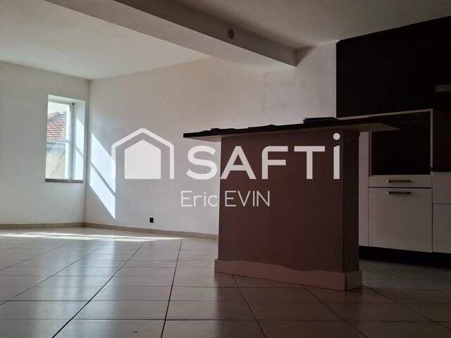 Bel appartement lumineux de 89 m², libre de suite, deuxième étage, centre ville, interphone, ascenseur. — photo du bien