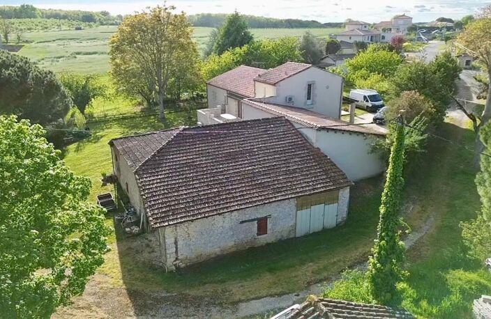 Ensemble immobilier idéalement situé entre Villeneuve-sur-Lot et Agen de nombreuses dépendances sur une parcelle  de 2454m2 — photo 3