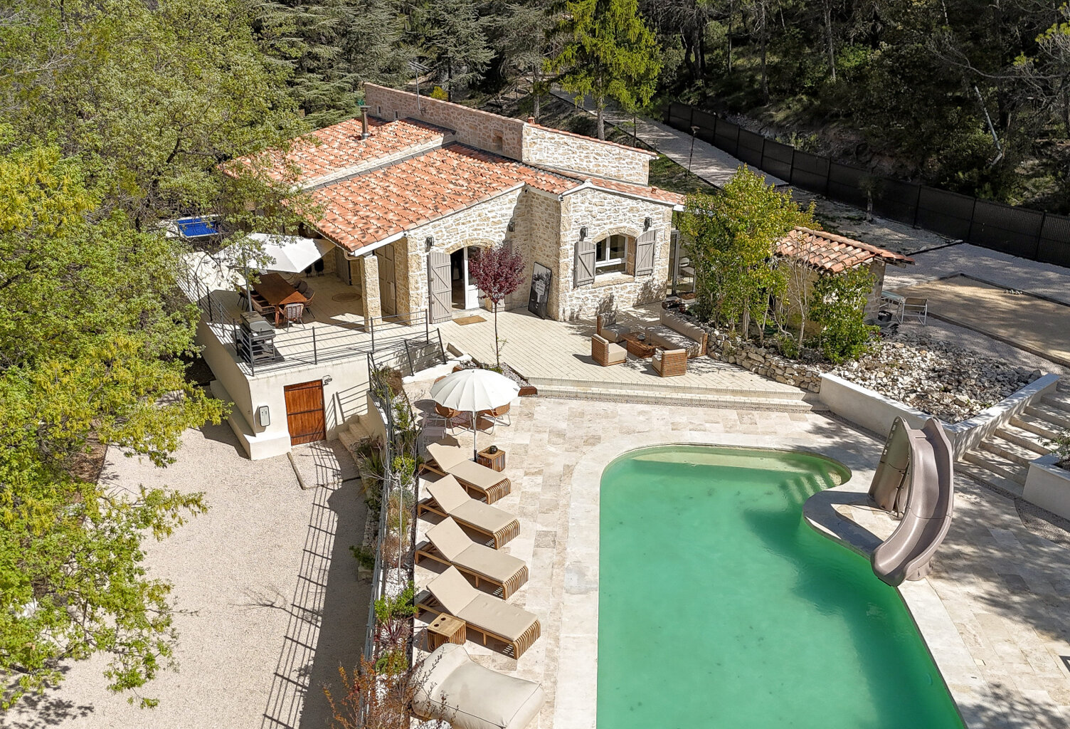VENELLES : Maison rénovée de 160 m2 dont dépendance + piscin — photo 1